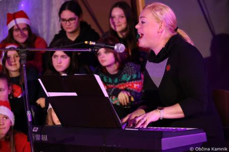 Miklavžev koncert na Osnovni šoli Toma Brejca napolnil telovadnico do zadnjega kotička (59)